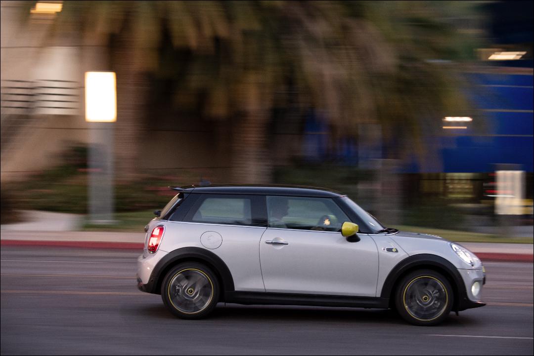 2020 MINI SE