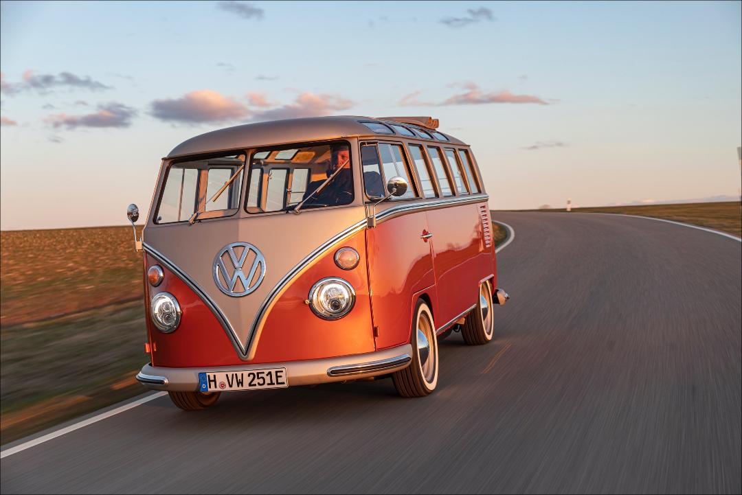 VW and eClassic Build a 1966 Samba Van